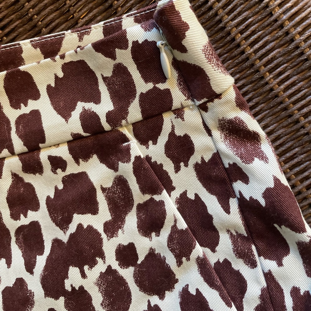 *LAST CHANCE* Slim Bermuda Shorts in Giraffe Printed Chino